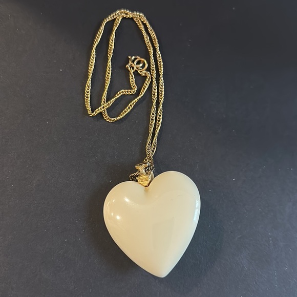 Valentine Crown Trifari Heart Shaped Pendant Necklace Off White Gold Tone - Picture 6 of 7